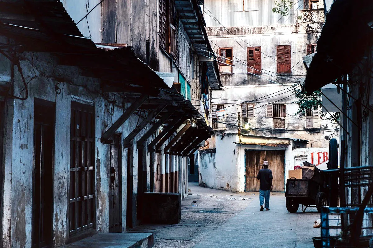 En gränd i Stone Town på Zanzibar