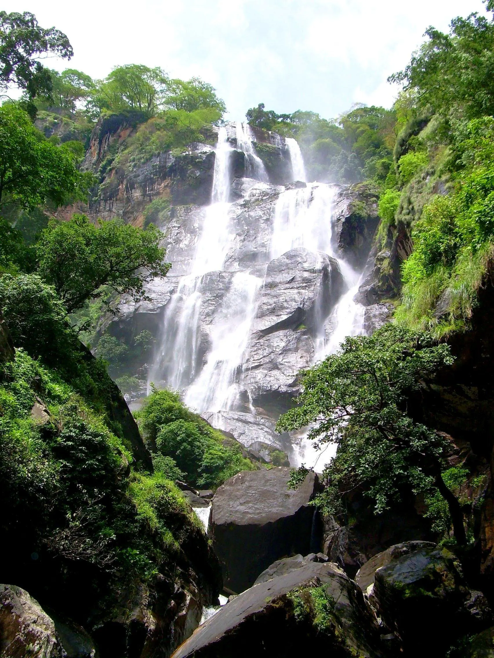 Sanje Falls i regnskogen i Udzungwa Mountains, Tanzania